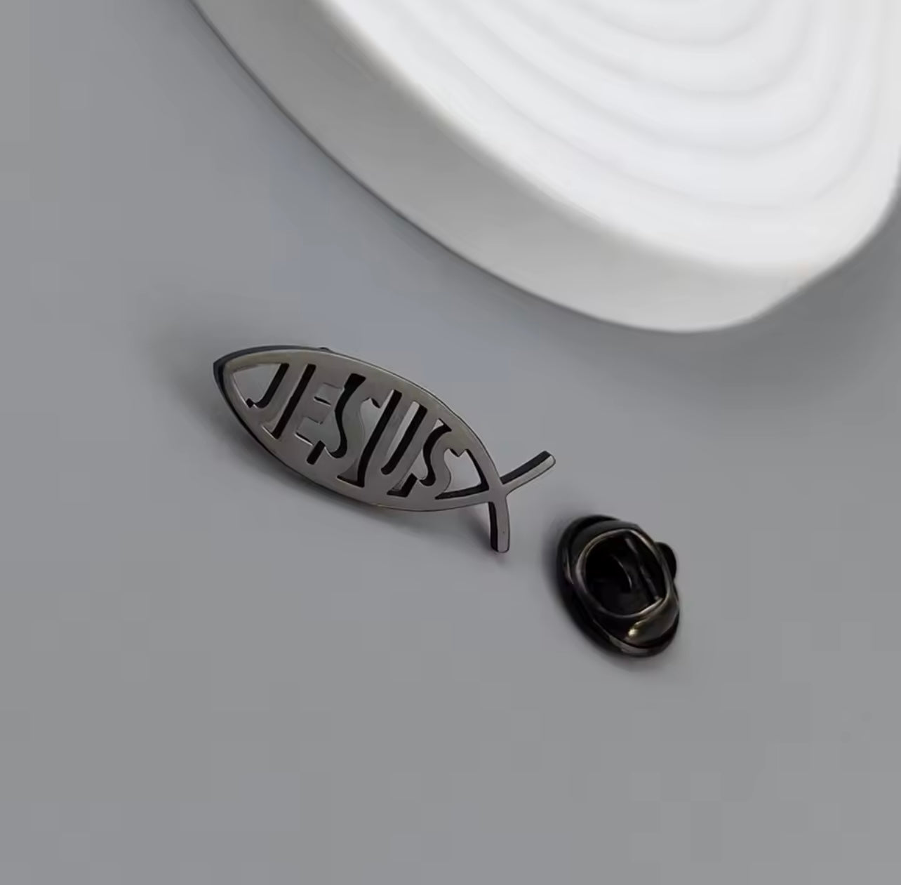 Brosche Jesus
