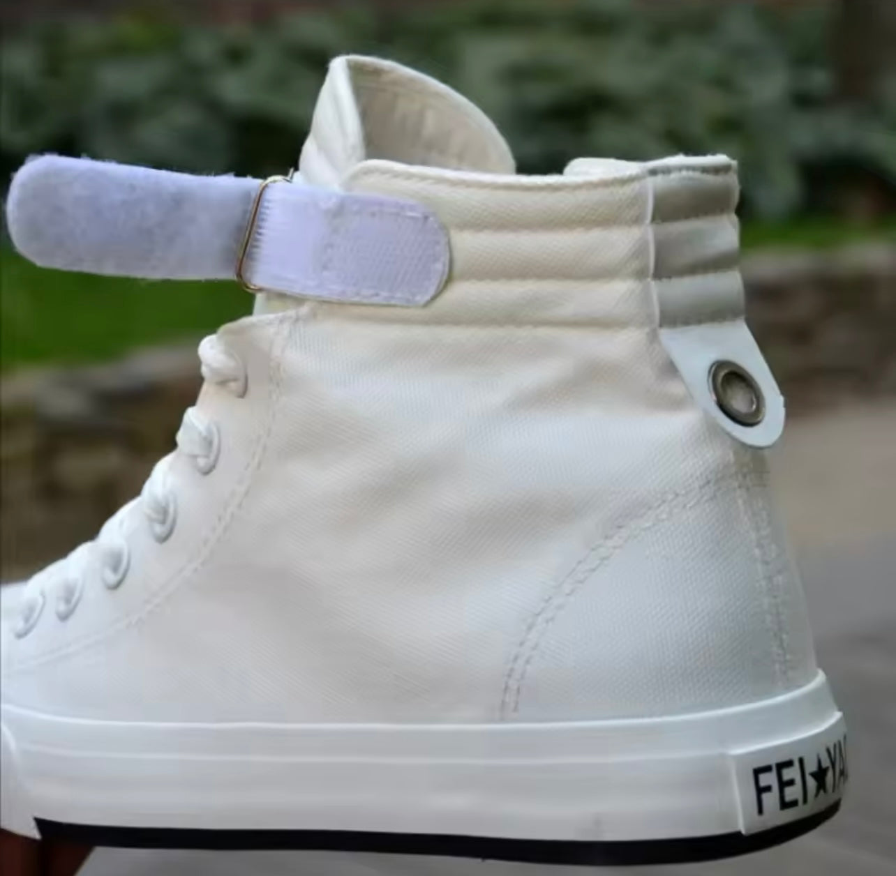 Sneaker Bino
